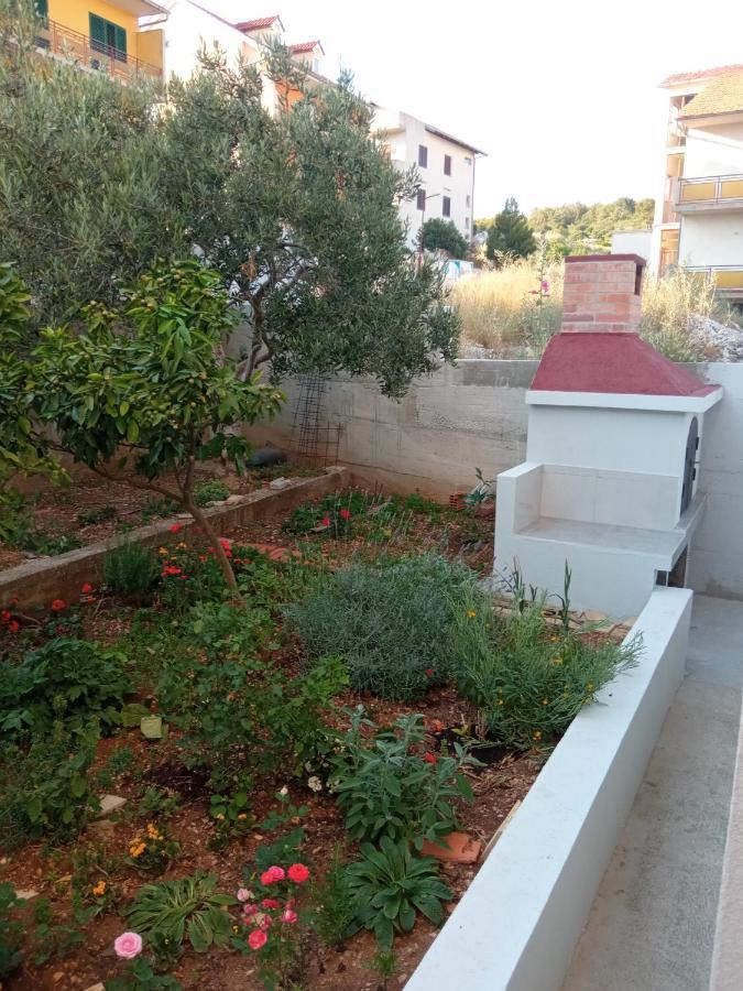 שיבניק Apartments Sunag מראה חיצוני תמונה